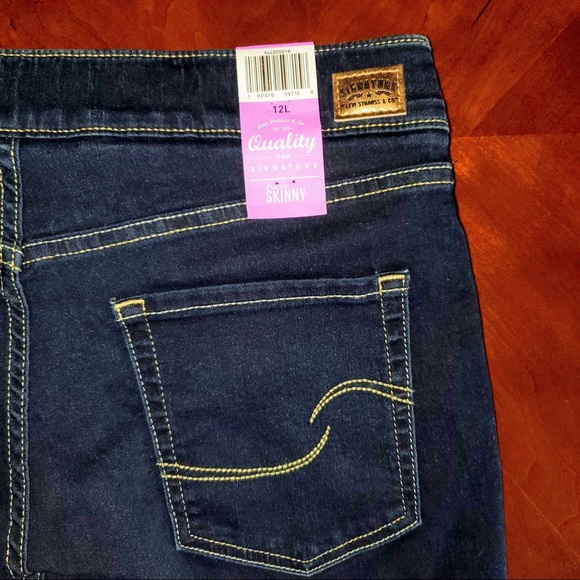 Levi Strauss Skinny Jeans size 12L - Picture 4 of 6